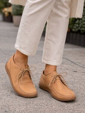 Kalso Earth Shoes "Darby" women’s  US 8 Wide Width Nubuck Cognac. Excellent